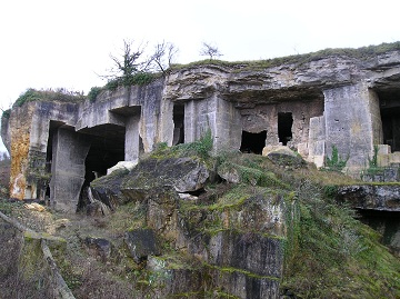 Écroulement de falaise sous-cavée par une carrière souterraine abandonnée à St-Même-les-Carrières (16)